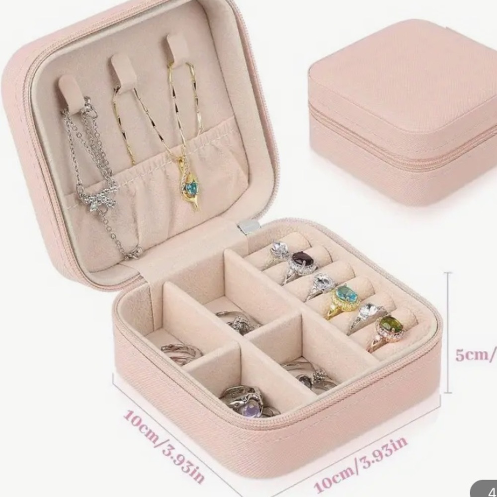 NIP Women’s portable jewelry box, excellent for travel or storage - NEW
